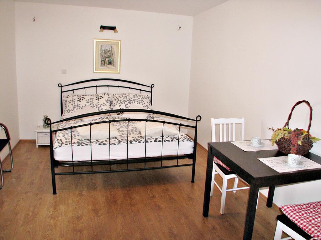 Apartment Noa Kaštel Kambelovac Habitación foto